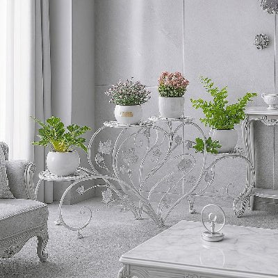 porte plante design romantique blanc baigné de lumière