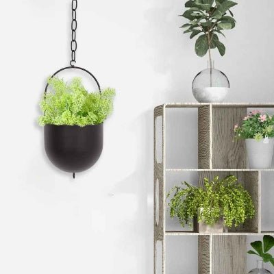 pot de fleur en métal noir suspendu l'élégance d'un style dans votre salon