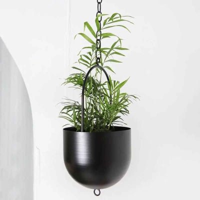 pot de fleur en métal noir en suspension pour un style moderne