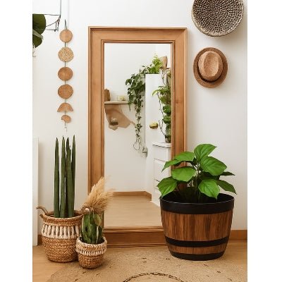 pot de fleur tonneau devant miroir dans entrée